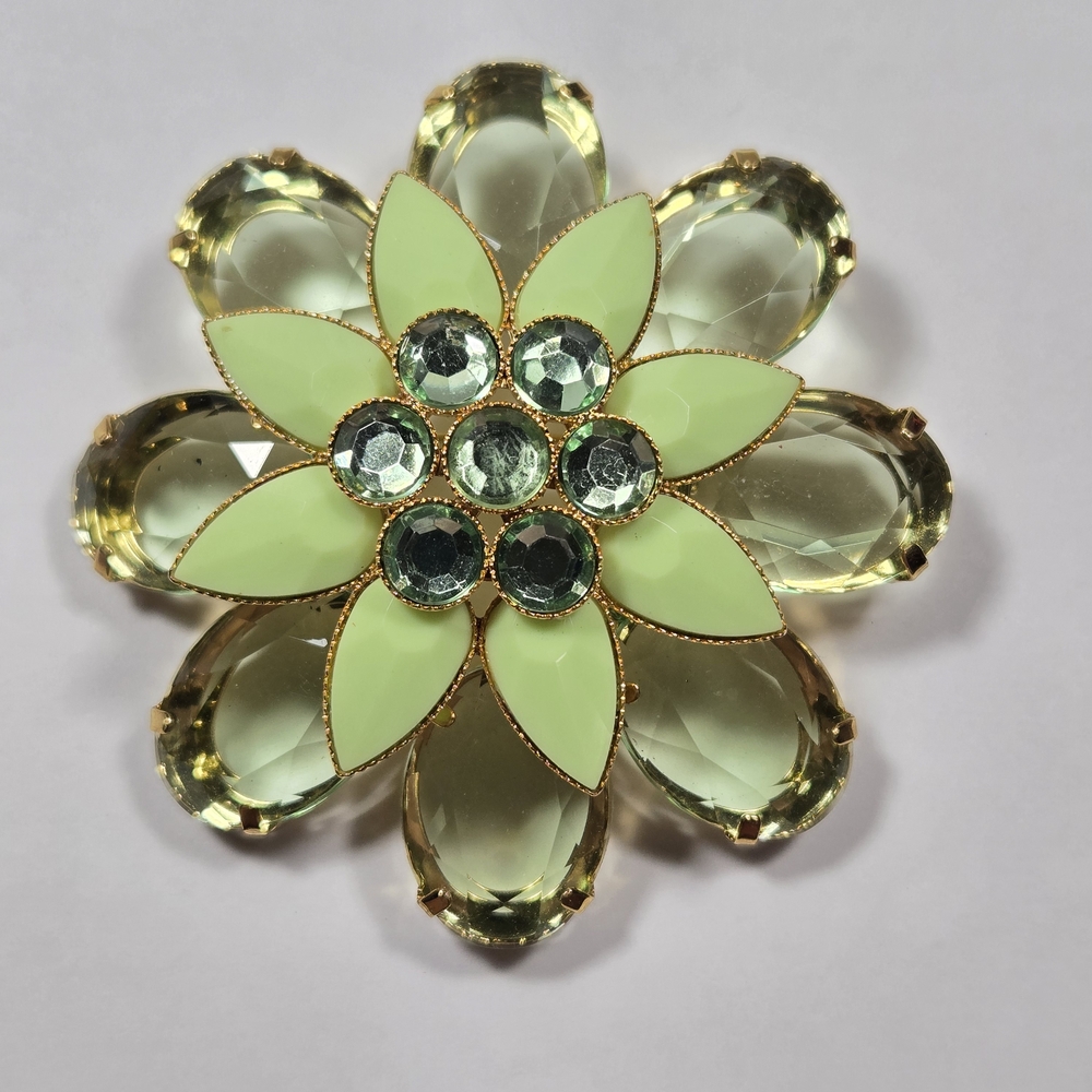 Gold Tone Trim Light Green Floral Glass Crystal Brooch - Picture 9 of 16